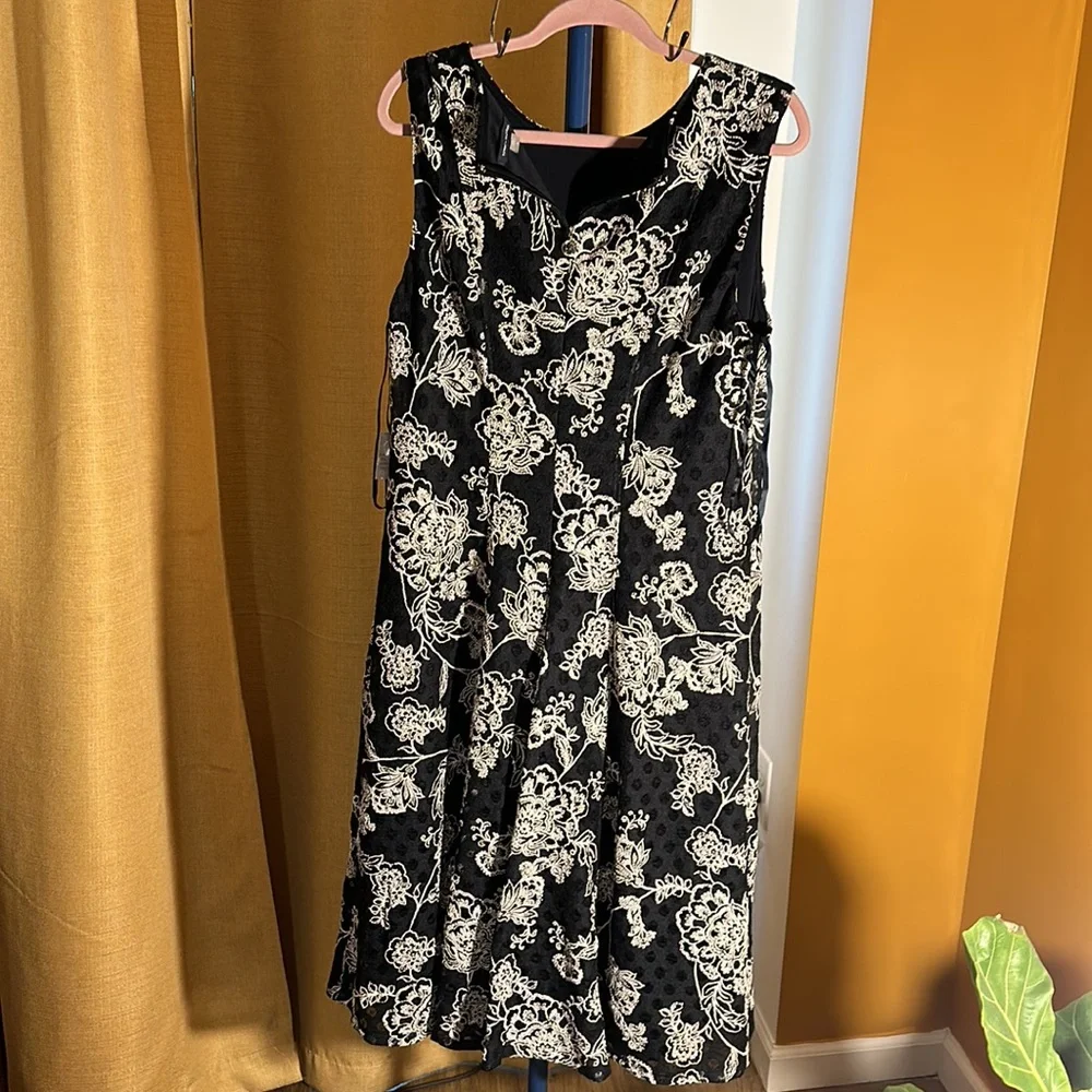 Dress - Picture 2 of 2